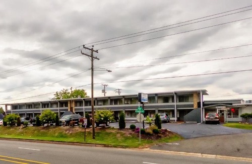 Hopewell Hotel | Riverside Inn and Suites