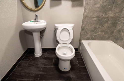 Hopewell Hotel | Riverside Inn and Suites