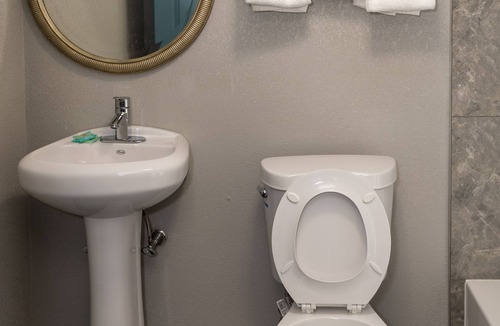 Hopewell Hotel | Riverside Inn and Suites