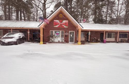Plymouth Hotel | Riverside inn motel