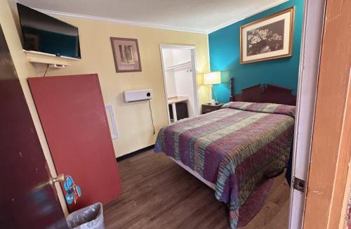 Plymouth Hotel | Riverside inn motel