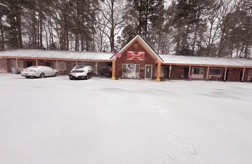 Plymouth Hotel | Riverside inn motel