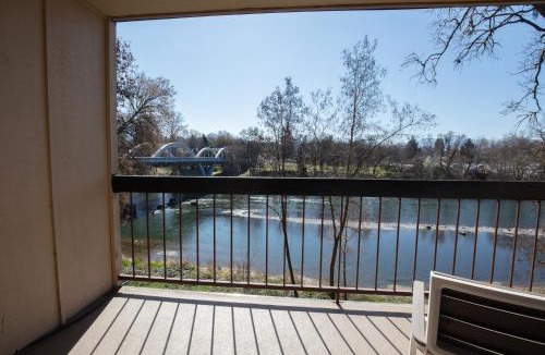 Grants Pass Hotel | Riverside Inn