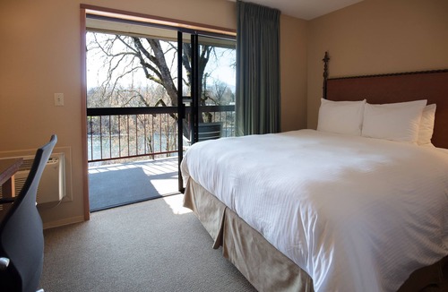 Grants Pass Hotel | Riverside Inn