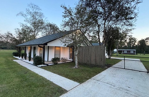 Fluker House | Riverside Lane Retreat