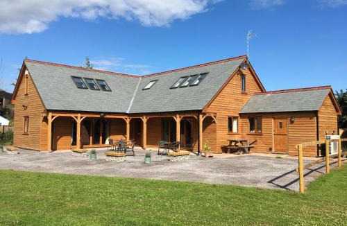 Old Cleeve House | Riverside Lodge