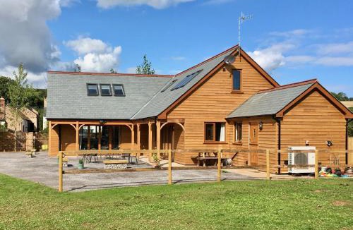 Old Cleeve House | Riverside Lodge