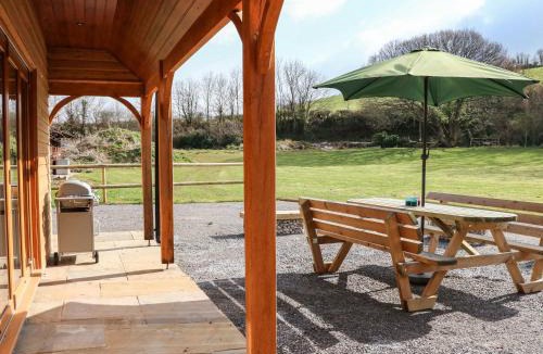 Old Cleeve House | Riverside Lodge