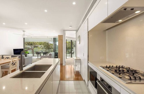 West End Apartment | Riverside Lux 2Bed/2Bath Parking