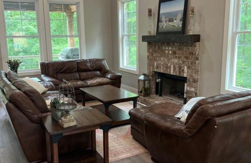 Forsyth House | Riverside Luxury Cabin, close to JACKSON LAKE - BRAND NEW construction on the banks of The Towaliga River