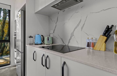 Otahuhu House | Riverside Modern Abobe with 2 Aircons and Parking