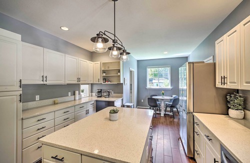 North Bend House | Riverside North Bend Oasis: Stunning Mountain View