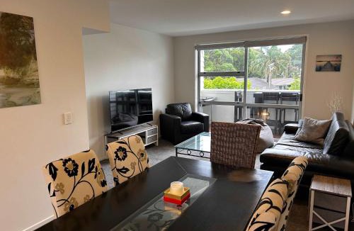 Orewa Apartment | Riverside Oasis