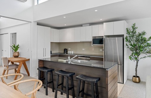 Nukuhau House | Riverside Oasis