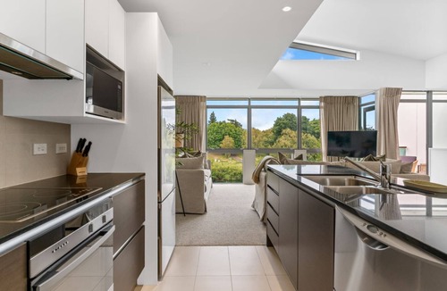 Nukuhau House | Riverside Oasis