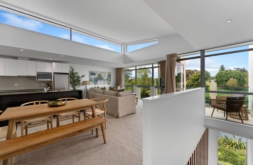 Nukuhau House | Riverside Oasis