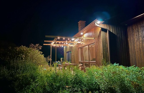 Brock Cottage | Riverside Oasis w/hot tub, glass cabin, pool table