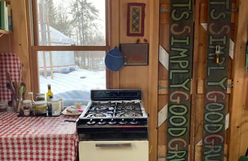 Howland House | RIVERSIDE OFF GRID RETREAT