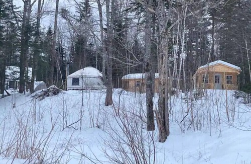 Howland House | RIVERSIDE OFF GRID RETREAT