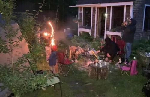 Howland House | RIVERSIDE OFF GRID RETREAT