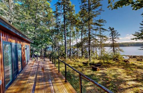 Sandy Point House | Riverside on Penobscot