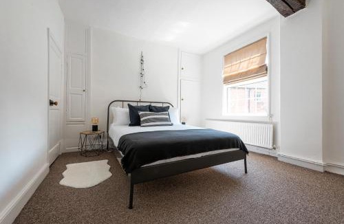 Ollerton House | Riverside Rest