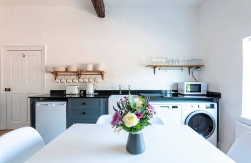 Ollerton House | Riverside Rest - quirky split-level 3-bed cottage