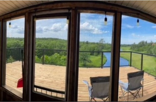 Queens County Cottage | Riverside Retreat in Butternut Valley