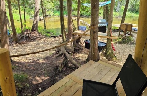 Chatsworth Cabin | Riverside Retreat waterfront Luxury Glamping King size bed and very privatenn