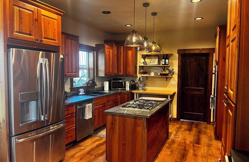 Riggins House | Riverside retreat at Rita Rapids Lodge