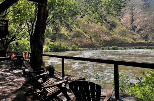 Riggins House | Riverside retreat at Rita Rapids Lodge