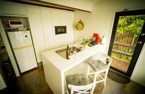 Cogra Bay Cottage | Riverside retreat