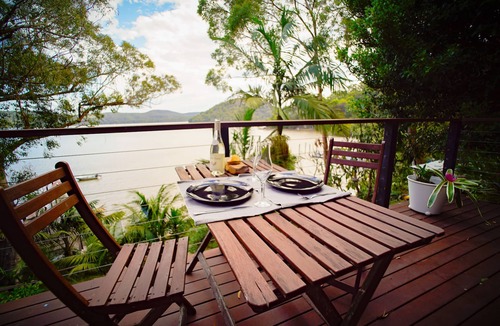 Cogra Bay Cottage | Riverside retreat