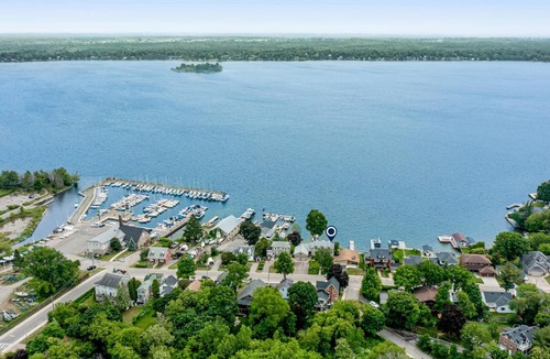 Brockville House | Riverside Retreat