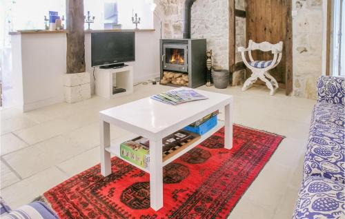 La Barde House | Riverside Retreat