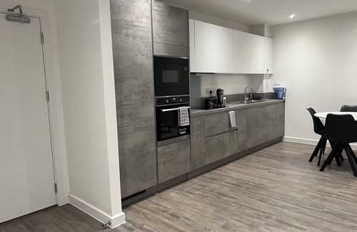 Gascoigne Apartment | Riverside Retreat in Barking