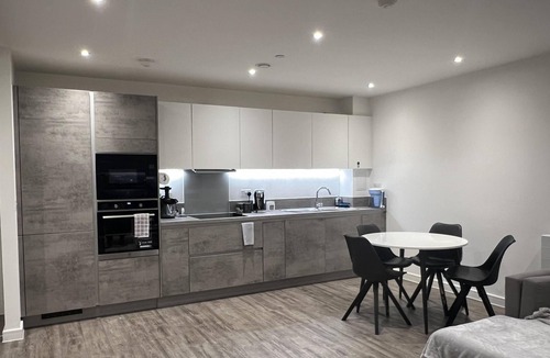 Gascoigne Apartment | Riverside Retreat in Barking