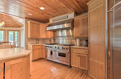 Hancock Villa | Riverside retreat in Catskills with pool