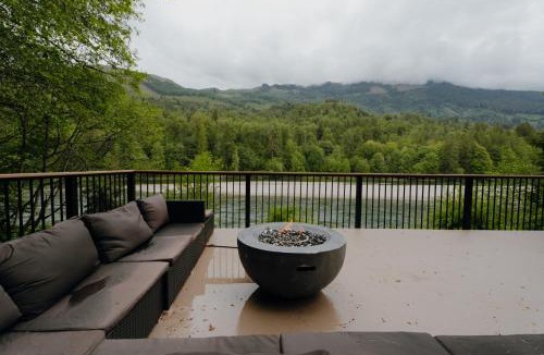 Concrete House | Riverside Retreat on Skagit River