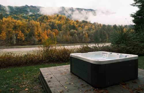 Concrete House | Riverside Retreat on Skagit River