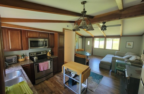 Villa Ridge House | Riverside retreat - peaceful 3 bedroom house with beach on Bourbeuse River