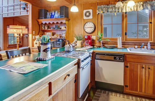 Yachats House | Riverside Retreat - Quiet Water