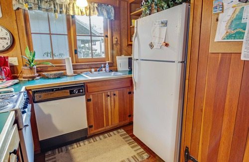 Yachats House | Riverside Retreat - Quiet Water