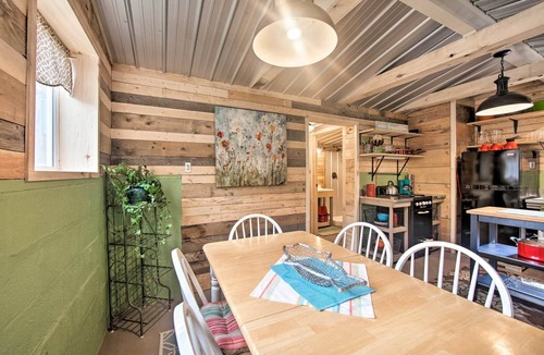 Dauphin Cabin | Riverside Retreat @ Stoney Creek