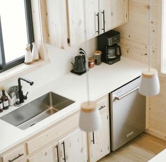 Crosby House | Riverside Retreat: Unwind in a Cabin with Private Steam Sauna on the Pine River