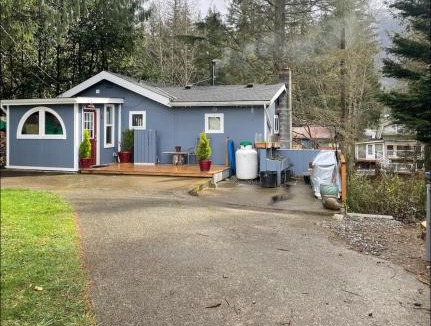 May Creek Apartment | Riverside Retreat