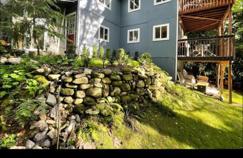 May Creek Apartment | Riverside Retreat