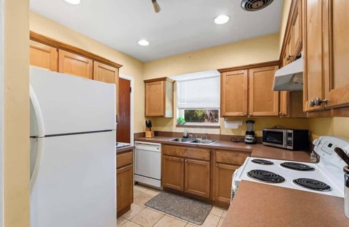 Avondale Apartment | Riverside Retreat | Waterfront Views + Fast WiFi