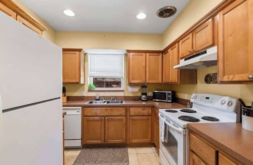 Avondale Apartment | Riverside Retreat | Waterfront Views + Fast WiFi