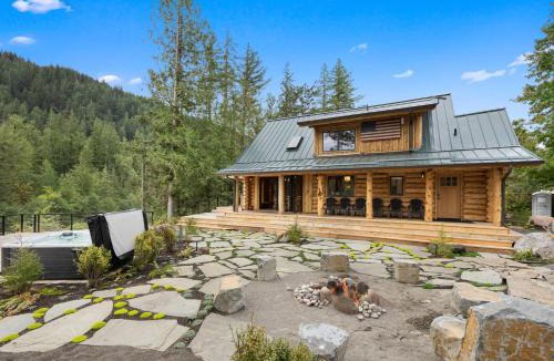 Marmot House | Riverside Retreat